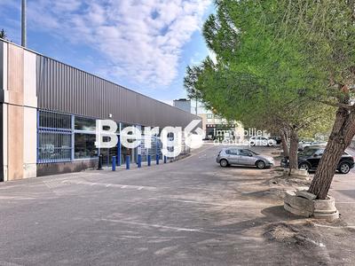 Local commercial - 912 m²