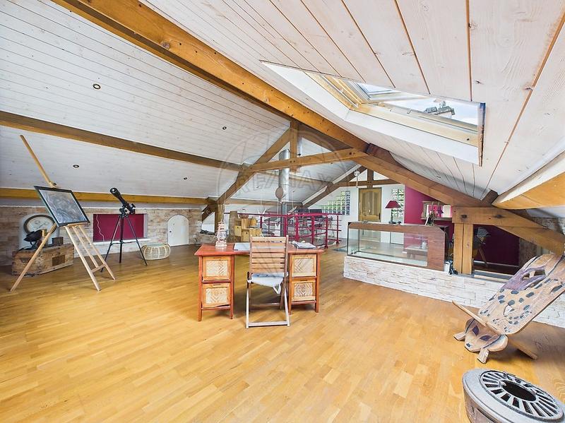 Maison - 210 m² - 5 pièces