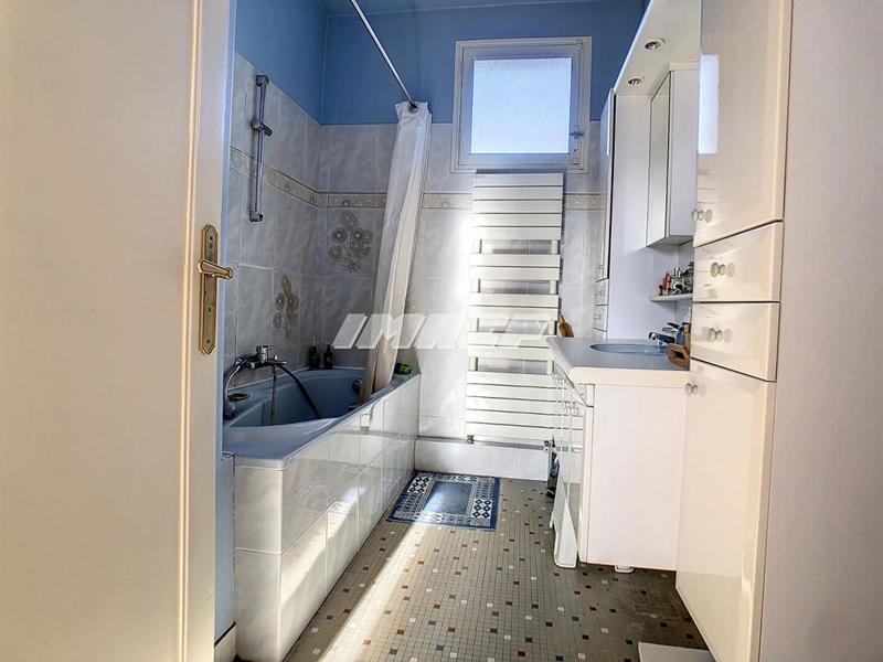 Maison - 200 m² - 7 pièces