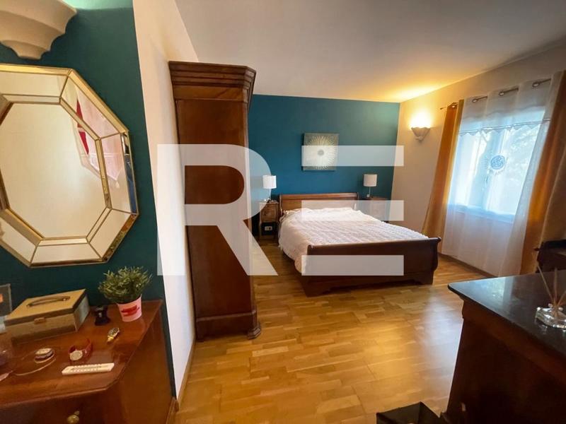 Villa - 320 m² - 10 pièces