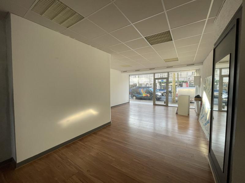 Local commercial - 90 m² - 4 pièces