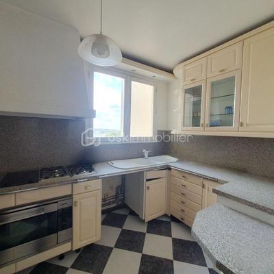 Appartement - 99 m² - 4 pièces