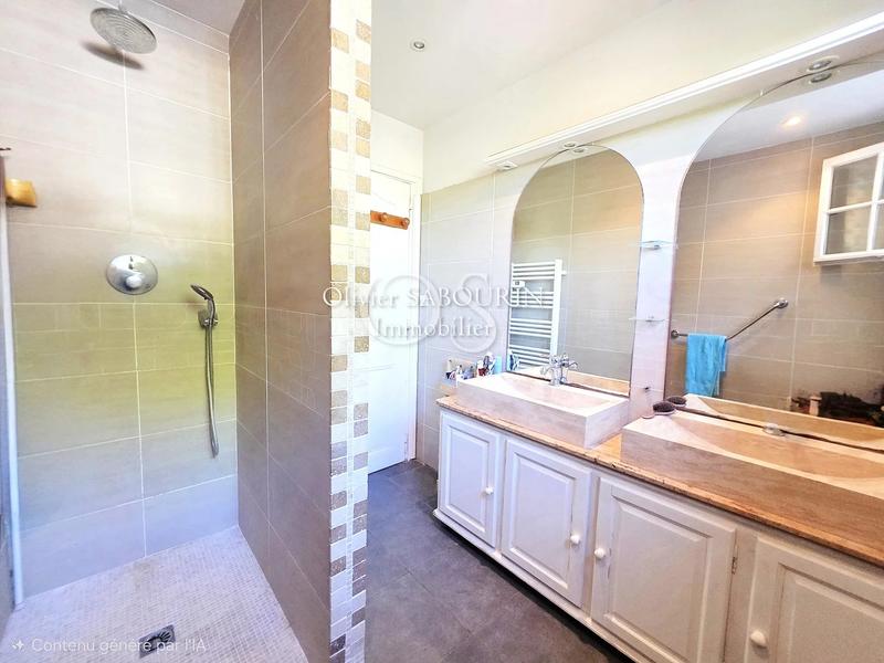 Maison jumelée - 124 m² - 4 pièces