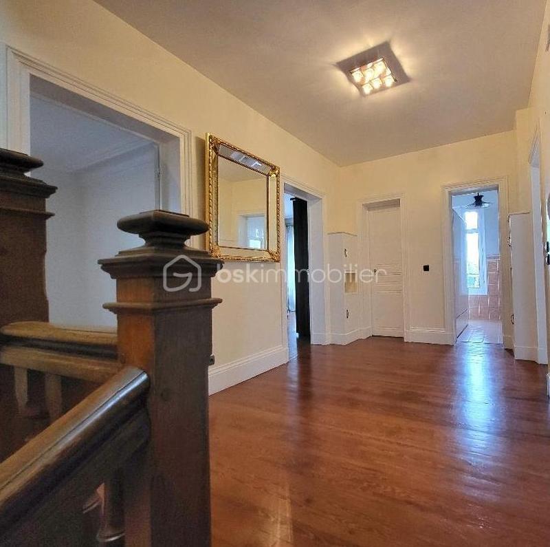 Demeure - 240 m² - 7 pièces