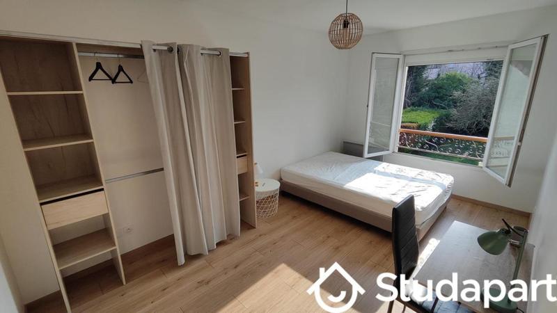 Chambre - 13 m² - 1 pièce