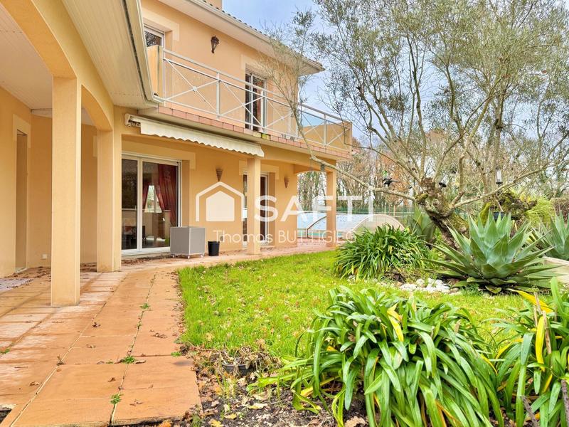 Villa - 233 m² - 8 pièces