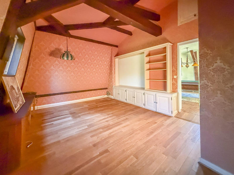 Maison - 198 m² - 7 pièces