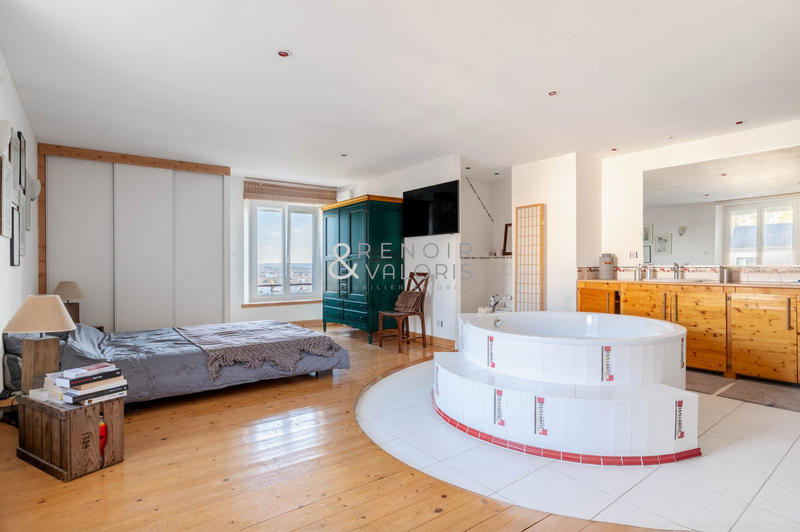 Maison - 395 m² - 10 pièces