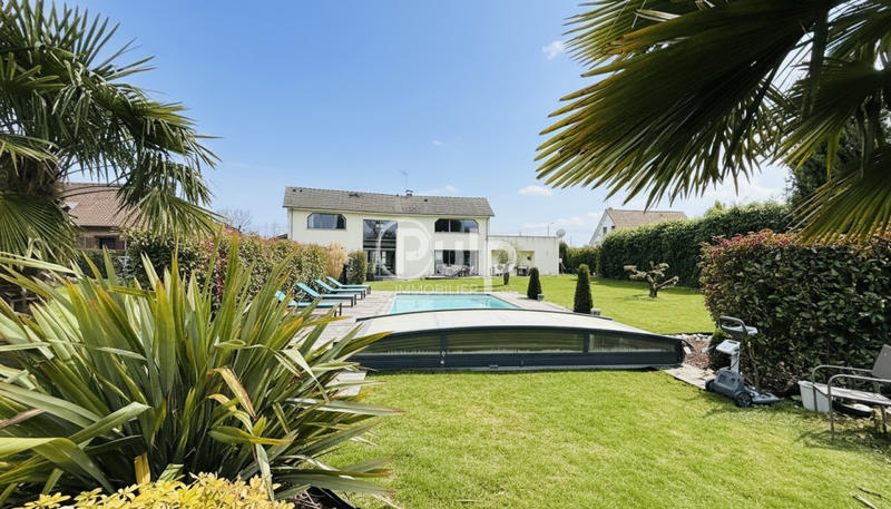 Pavillon - 215 m² - 7 pièces