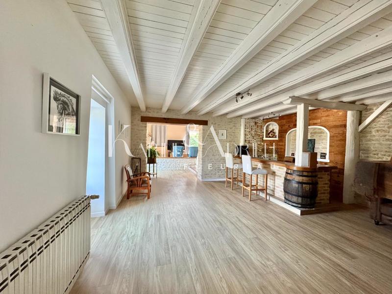 Maison - 216 m² - 7 pièces