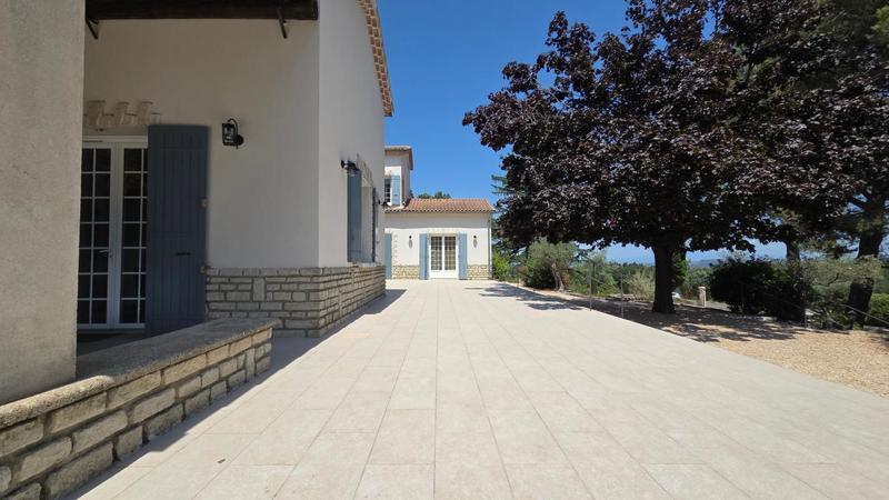 Maison - 408 m² - 5 pièces