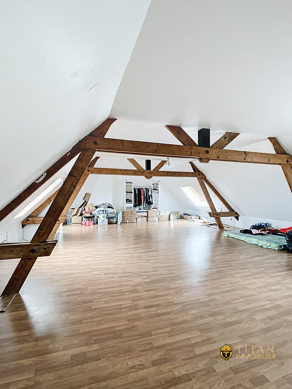 Maison traditionnelle - 202 m² - 7 pièces