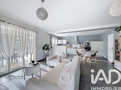 Maison - 92 m² - 4 pièces