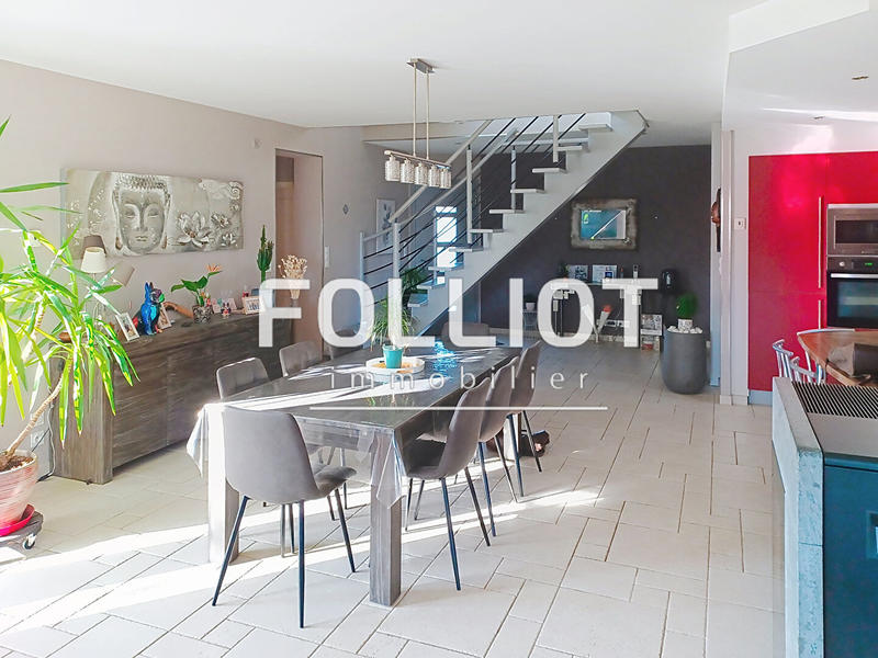 Maison - 245 m² - 9 pièces