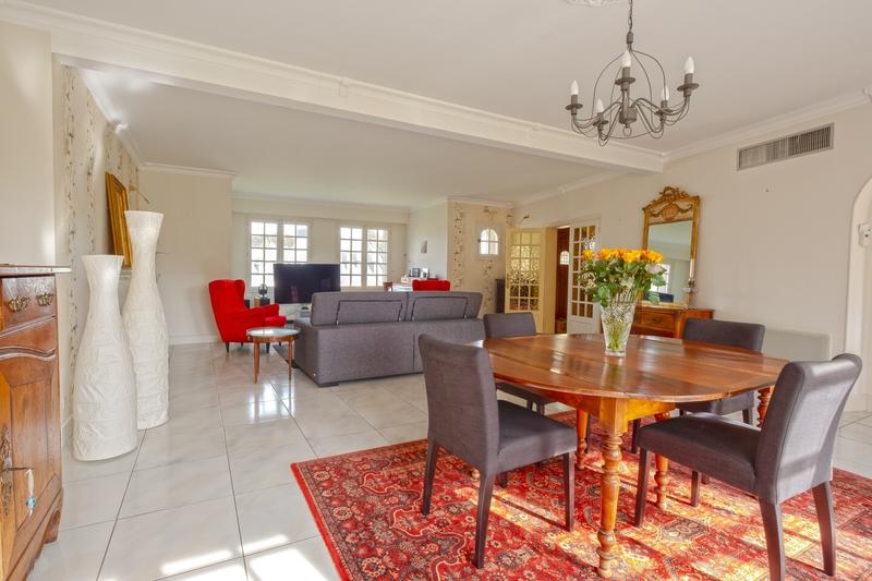 Maison en pierre - 266 m² - 12 pièces