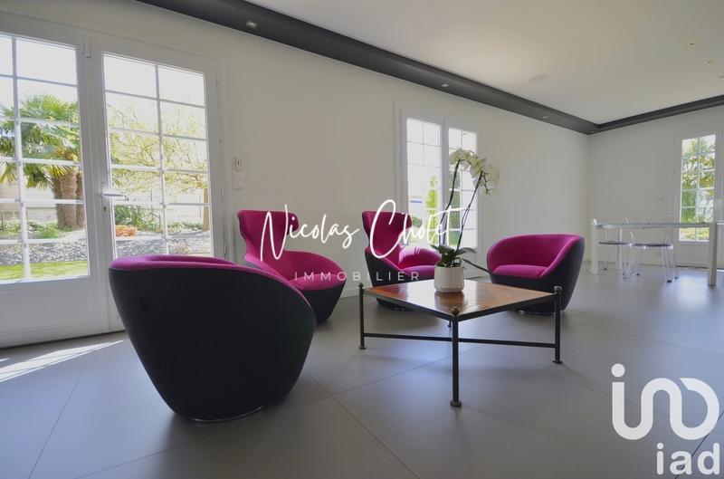 Maison - 230 m² - 8 pièces