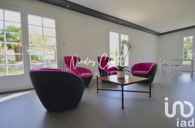 Maison - 230 m² - 8 pièces