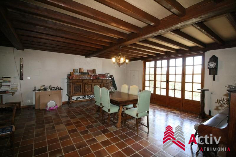 Maison - 209 m² - 9 pièces