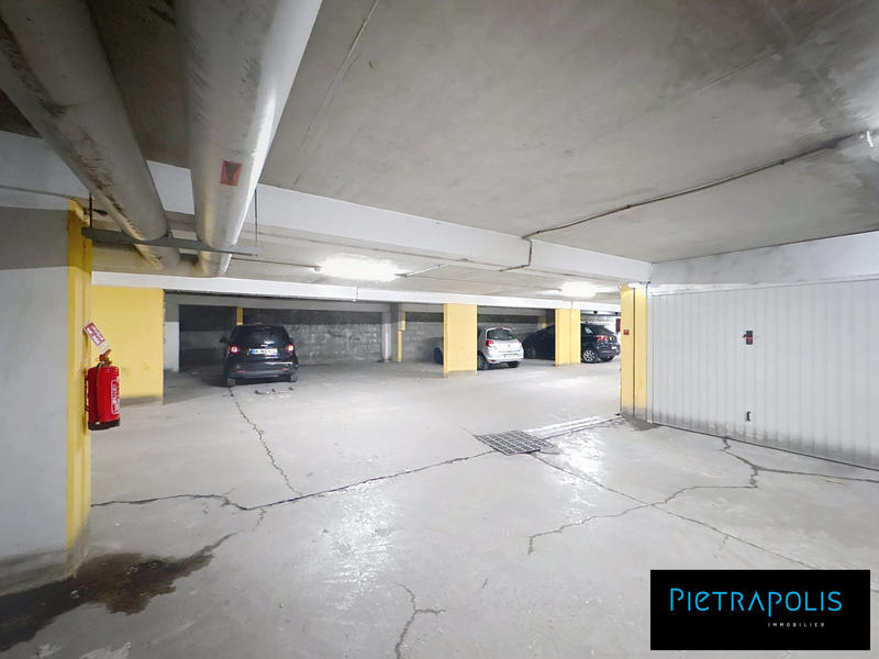 Parking / Garage - 19 m²