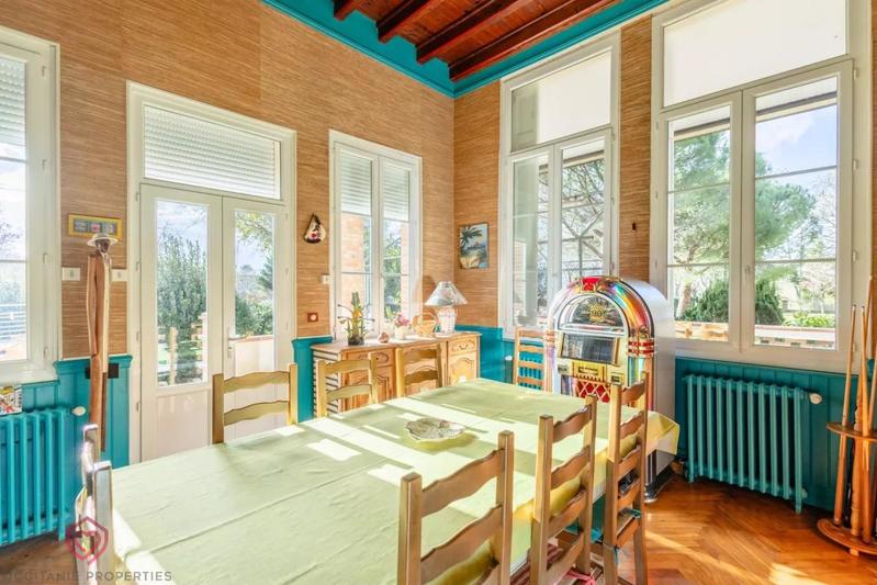 Propriété - 425 m² - 14 pièces