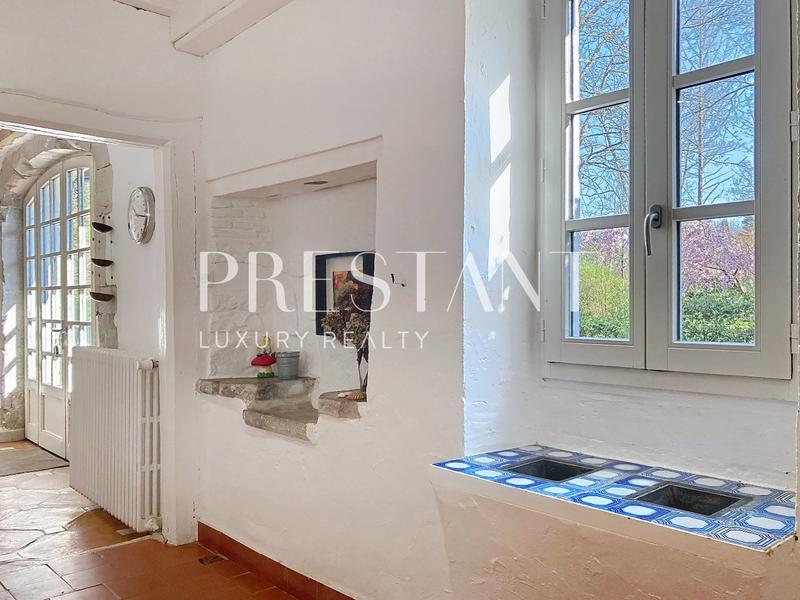 Maison - 415 m² - 10 pièces