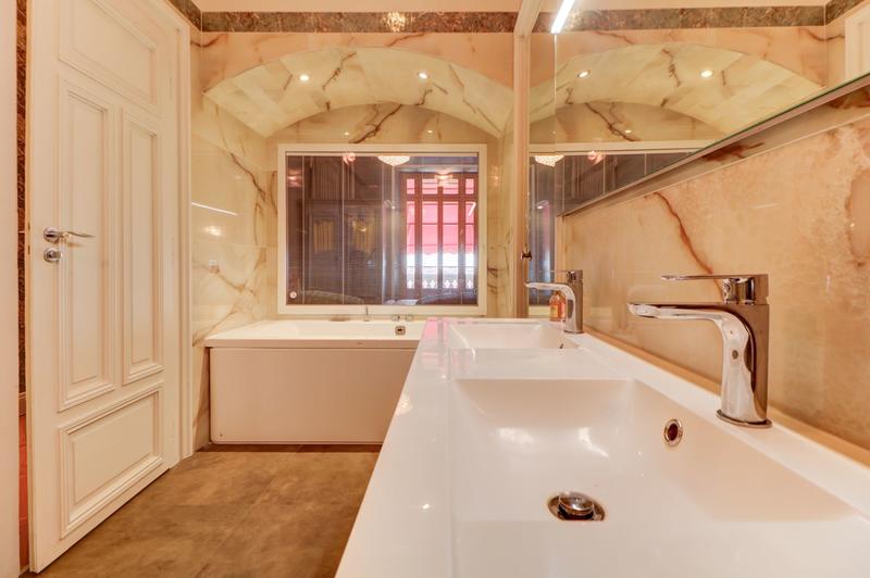 Appartement - 253 m² - 5 pièces