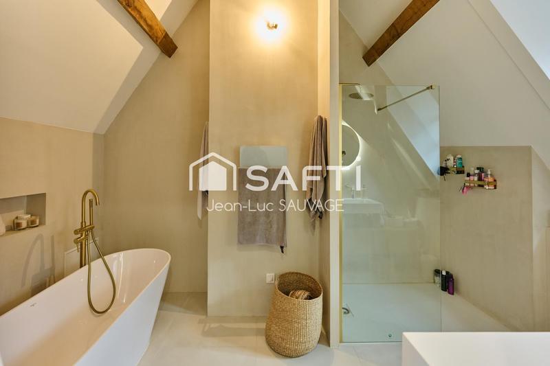 Maison - 259 m² - 9 pièces