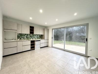 Maison - 99 m² - 4 pièces