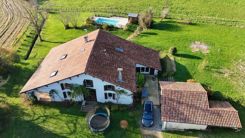 Fermette - 330 m² - 9 pièces