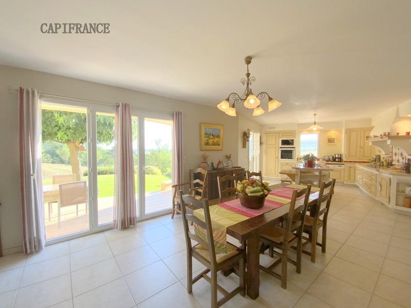 Maison - 192 m² - 7 pièces