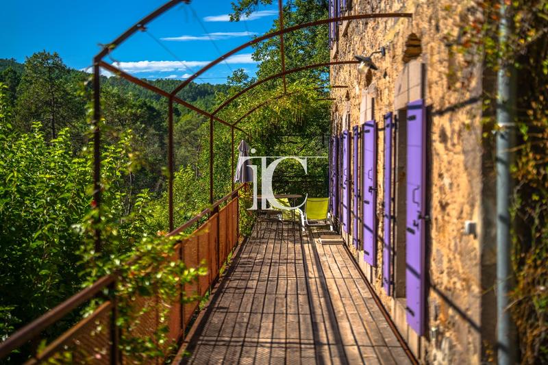 Maison - 379 m² - 19 pièces