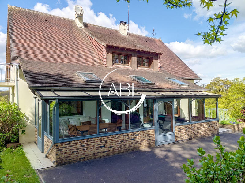 Maison traditionnelle - 164 m² - 6 pièces