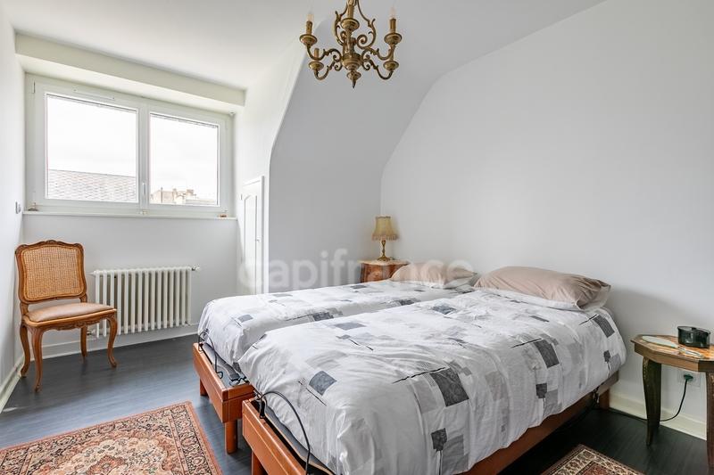 Maison - 260 m² - 8 pièces