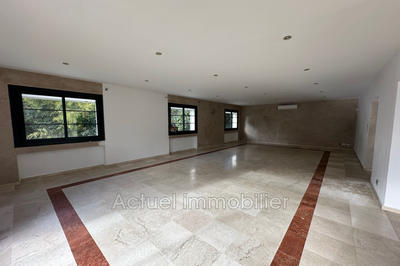 Propriété - 300 m² - 8 pièces