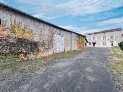 Maison - 216 m² - 11 pièces