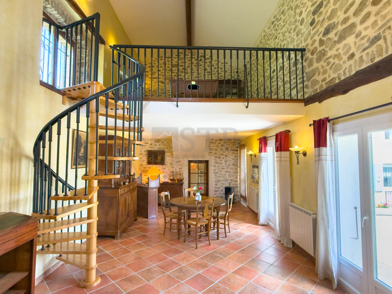 Propriété - 295 m² - 8 pièces