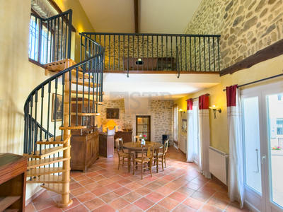 Propriété - 295 m² - 8 pièces