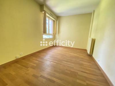 Appartement - 104 m² - 5 pièces