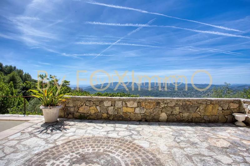 Maison - 220 m² - 5 pièces