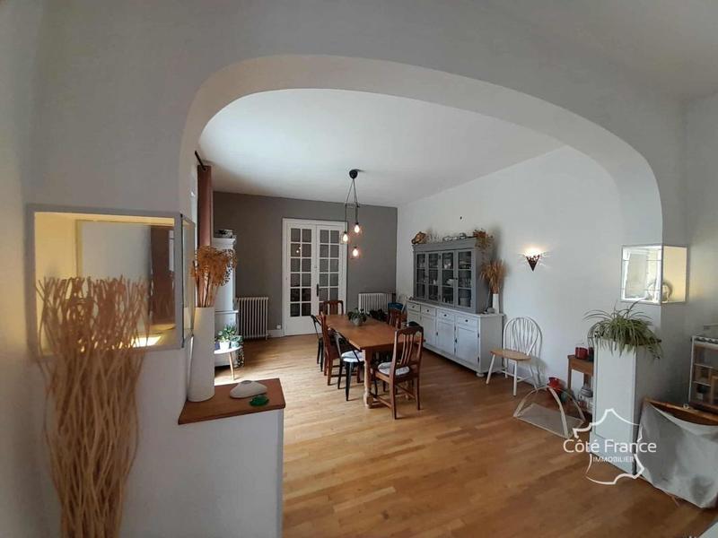 Propriété - 300 m² - 11 pièces