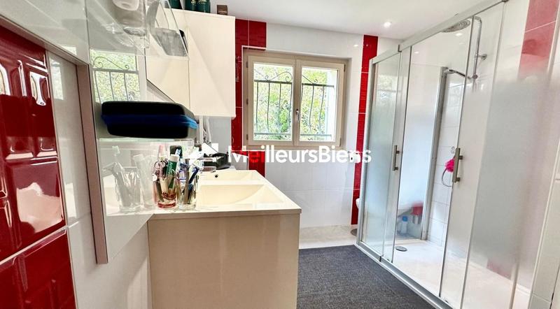 Local d'activité / Entrepôt - 240 m² - 7 pièces