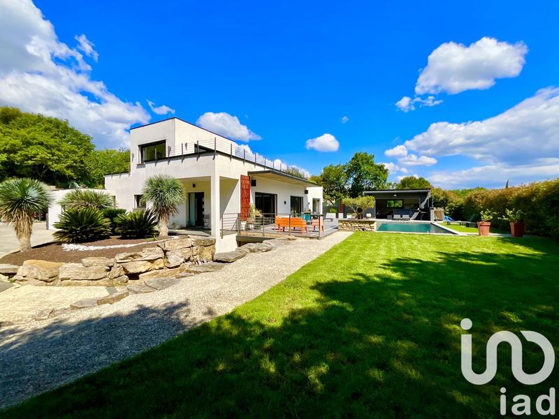 Maison - 218 m² - 6 pièces