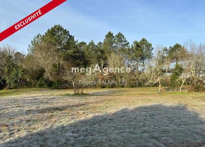 Terrain constructible - 2 470 m²