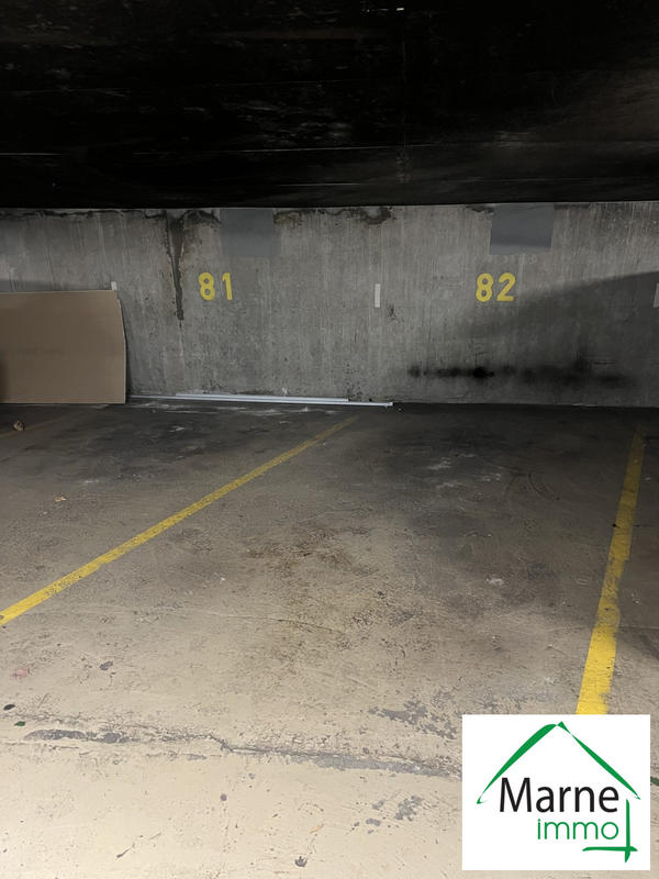 Parking / Garage - 12 m²