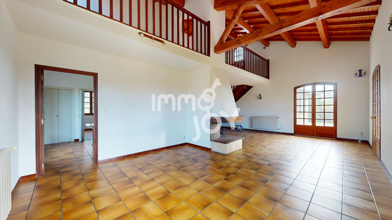 Maison - 220 m² - 8 pièces