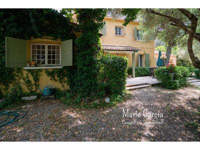 Maison - 204 m² - 7 pièces