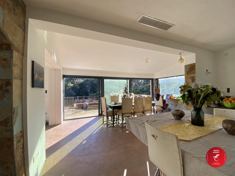 Villa - 238 m² - 6 pièces