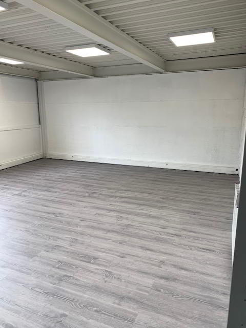 Local d'activité / Entrepôt - 633 m²