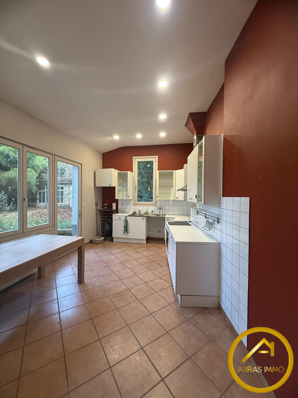 Maison - 209 m² - 9 pièces