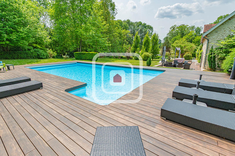 Maison - 350 m² - 8 pièces